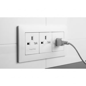 3-gang 16A wall socket