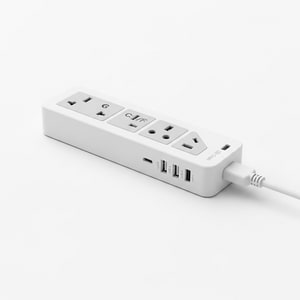 4-outlet international universal socket + USB
