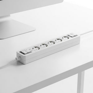 6-outlet individually switched socket